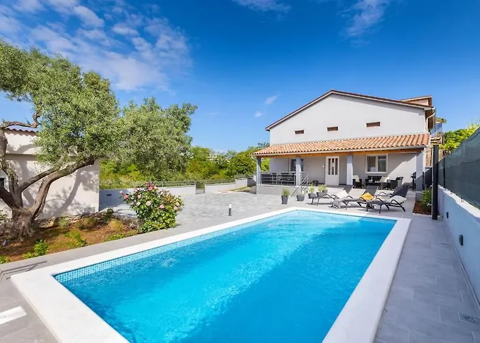 House Katarina Private Heated Swimming Pool Villa