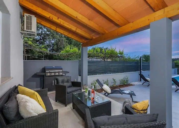 House Katarina Private Heated Swimming Pool Villa *