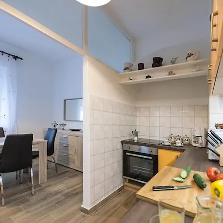 House Katarina With Private Swiming Pool プーラ