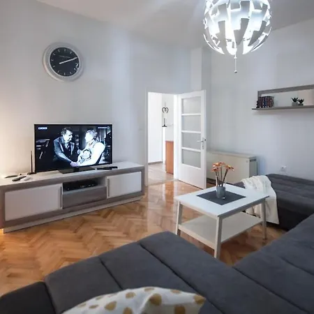 House Katarina With Private Swiming Pool ヴィラ *