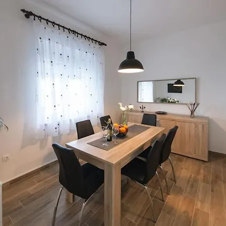 House Katarina With Private Swiming Pool * プーラ