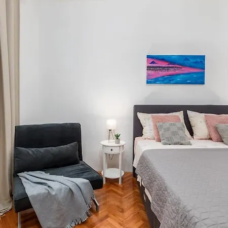 House Katarina With Private Swiming Pool * プーラ