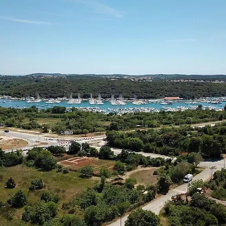 House Katarina With Private Swiming Pool プーラ