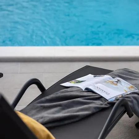 House Katarina With Private Swiming Pool ヴィラ *