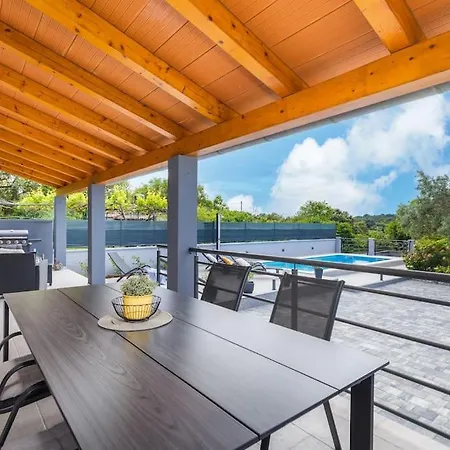 House Katarina With Private Swiming Pool プーラ