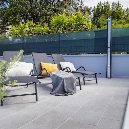 House Katarina With Private Swiming Pool プーラ