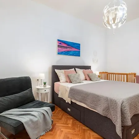 House Katarina With Private Swiming Pool プーラ