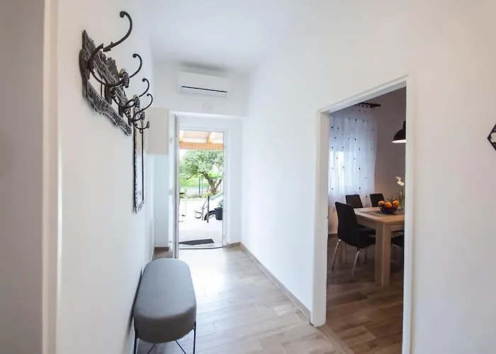 House Katarina Private Heated Swimming Pool *